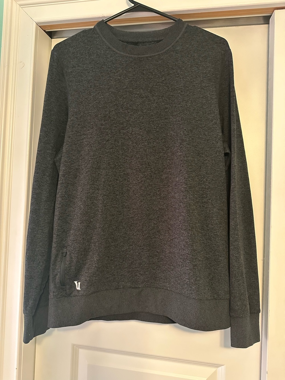 VUORI Ponto Performance Crew Sz XL Charcoal Heather Dreamknit 4 Way Stretch EUC!